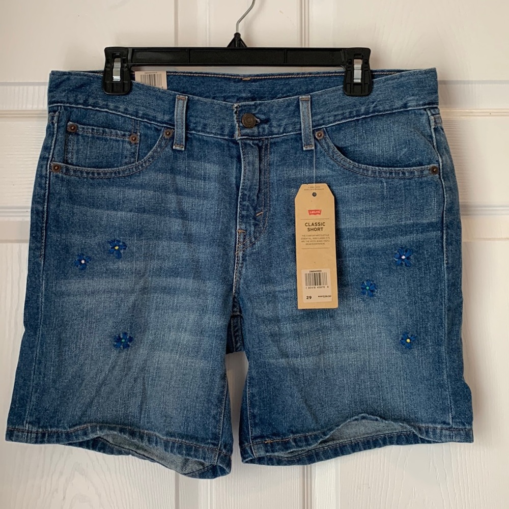 NWT Levi’s Embroidered Mid-Rise Classic Jean Shorts, Size 29